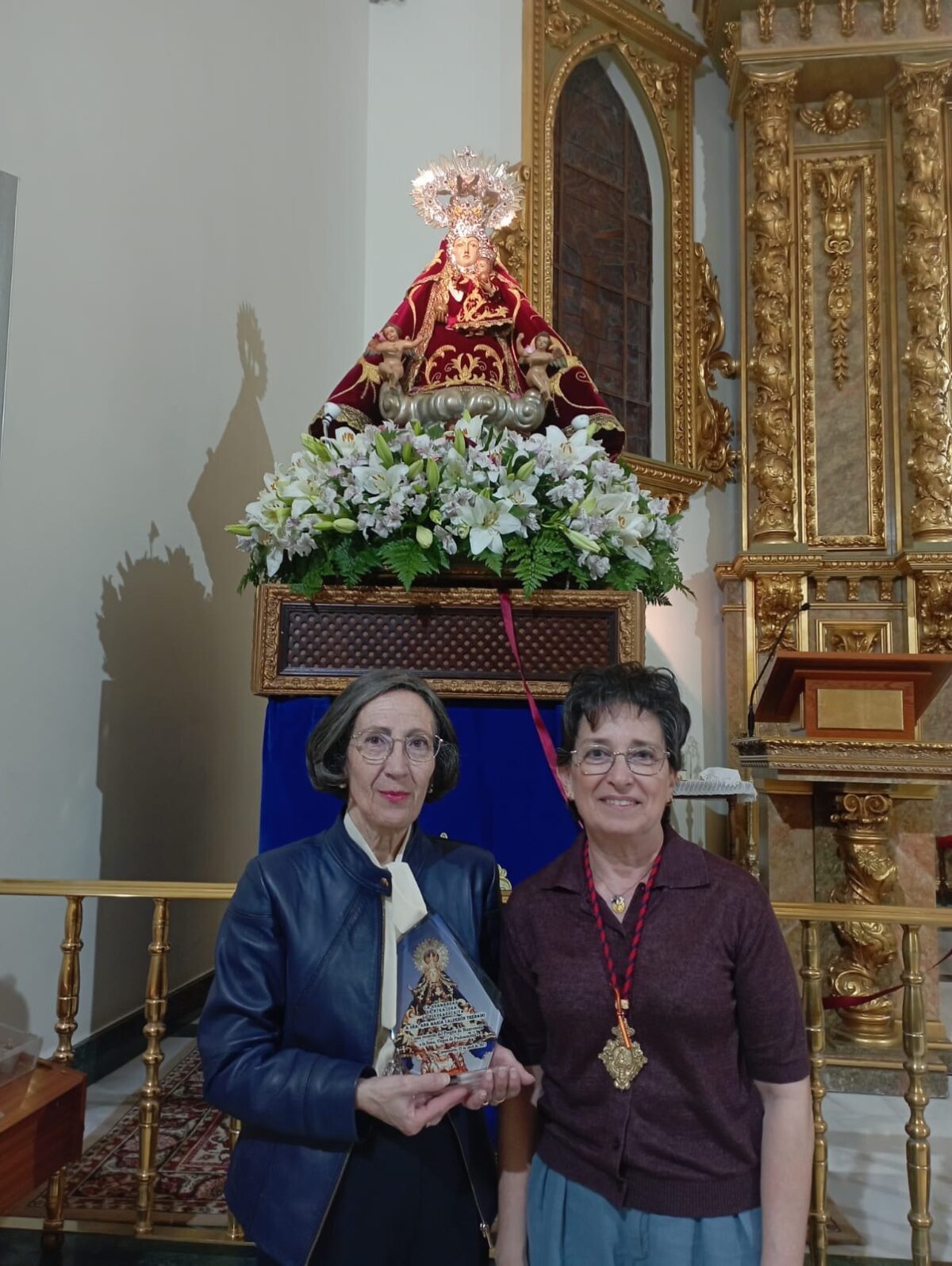 Ana María con Maribel, nuestra Mayordoma